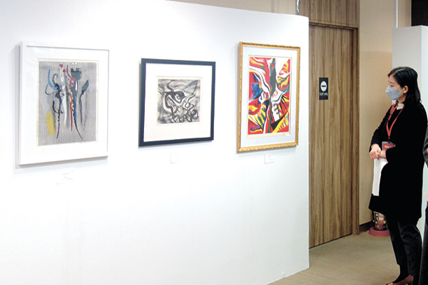 岡本太郎の作品から新時代のアーティスト作品まで約400点が展示されているアート展「ART！ ART！OSAKA」