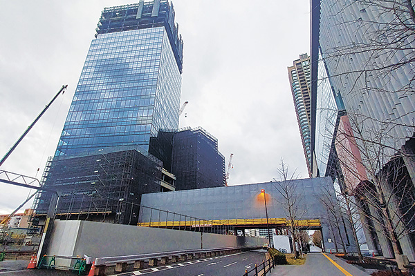 建設中の北街区。グランフロント大阪とデッキで接続する