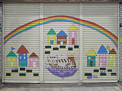 店の看板猫が布団で寝ている「コヨシふとん店」