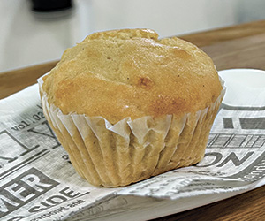 ヴィーガン焼き菓子は、国産、オーガニックの素材をメインに使用。おからプレーンマフィンの他にクッキーなどもある。