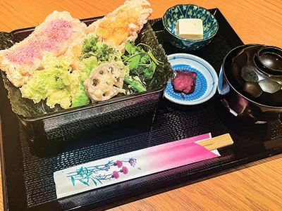 春野菜と穴子の天ぷらのり丼　1,500円（税込み）