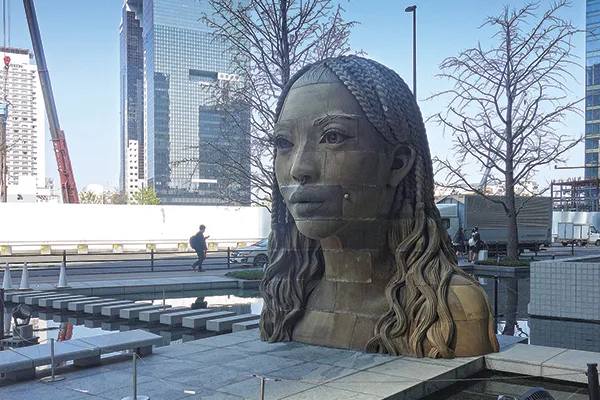 砂を用いたオブジェ作品「異物：'砂の女'」