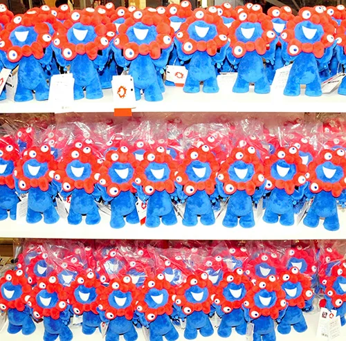 ミャクミャクの魅力を凝縮したぬいぐるみ 