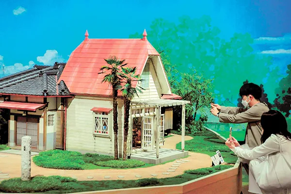 愛知万博のパビリオンとして建設された「サツキとメイの家」の模型