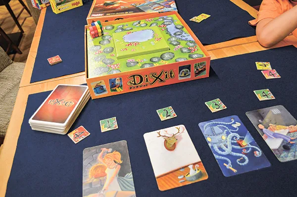 ディクシット（推理・連想型ゲーム）