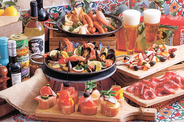 食べ放題メニューは約30種でドリンクは約40種