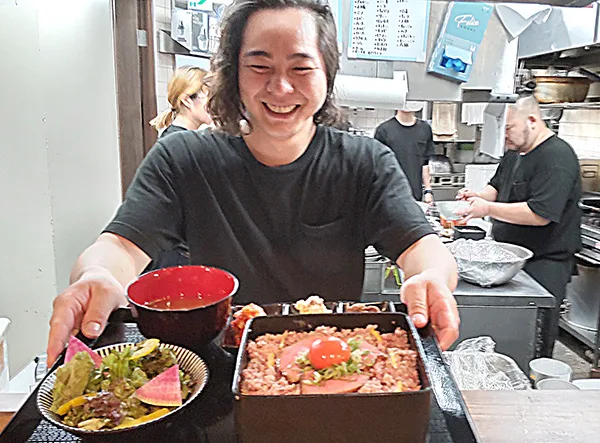 ランチ限定だが、〝お重〟2種を合わせ月に2000食と出足は好調だ