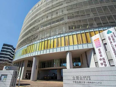金蘭会高等学校・中学校校舎