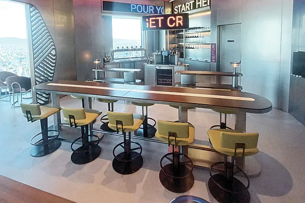 セルフでカクテルも作れる「オートマタ」