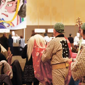 縁起の良い獅子舞が会場に