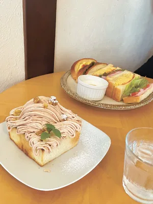 べーかりーかふぇ　伊勢屋