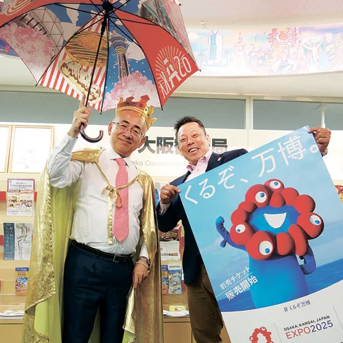 溝畑理事長（左）とインタビュアーの阪本師範＝大阪観光局（大阪市中央区）