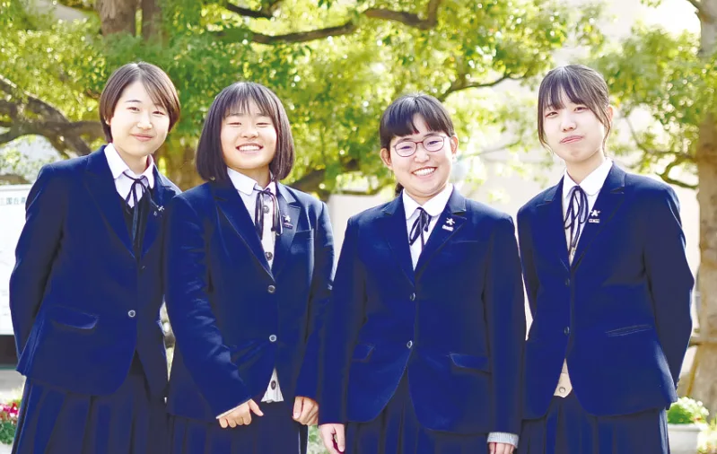 左から阿部美優さん、赤木広子さん、西釋(ずみ)舞さん、東浦優果さん