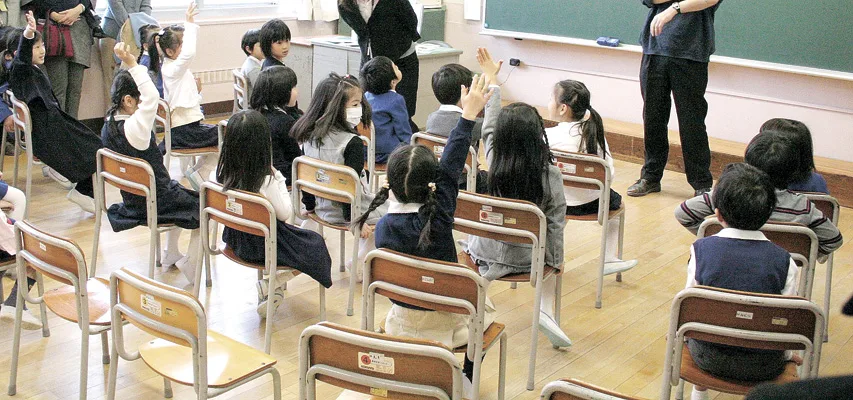 小学校の教室の様子