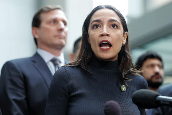 MMT理論の先駆者として知られるアレクサンドリア・オカシオ＝コルテス米民主党下院議員