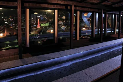 18階屋上にある足湯からポートタワーが一望できる！