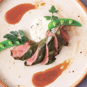 牛サーロインの桜の葉包み焼き