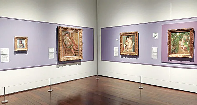 油彩画の展示風景＝あべのハルカス美術館2024