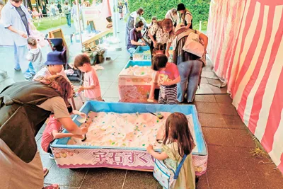 女の子に人気! 砂の中に埋まった宝石を発見するゲーム