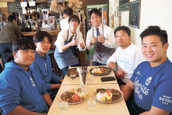 常翔啓光学園の生徒が地元店と開発した「元気モリモリ! 啓光和風チキンカレー」