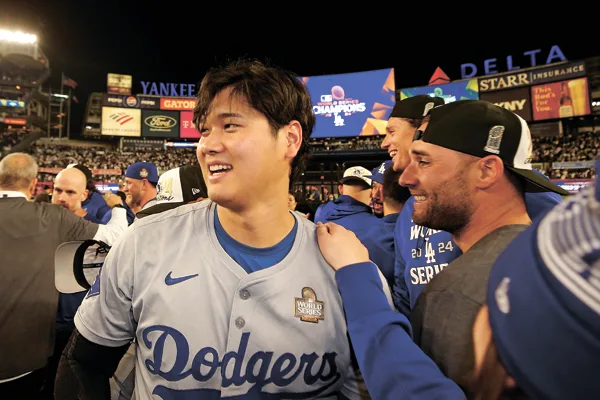 ロサンゼルス・ドジャースの大谷翔平選手が、ヤンキースタジアムで行われた2024年MLBワールドシリーズでニューヨーク・ヤンキースを破り優勝を祝った=2024年10月30日、アメリカニューヨーク州(USA TODAY Sports/ロイター/アフロ)