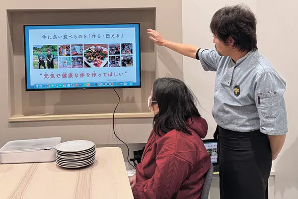 食育の大切さを話す上田慎一郎シェフ