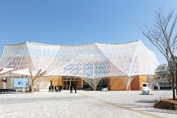 未来のヘルスケアや都市生活を体験できる大阪ヘルスケアパビリオン(3月23日撮影)