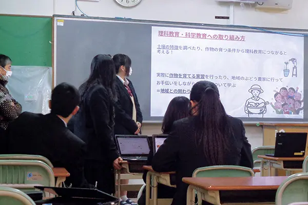 地元大阪狭山市の地域資源を理科教育に取り込んだ研究成果について発表する生徒たち