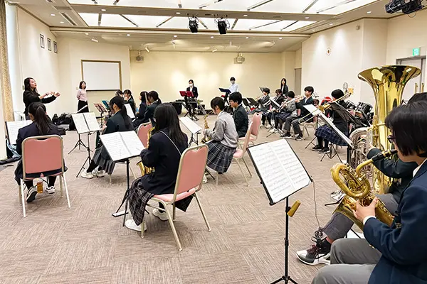 別府館長「制服なのは部活である意識を持つことと、他の学校の子と話すきっかけになるから」