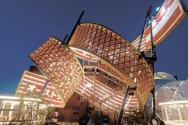 楽譜をイメージしたらせん状のオブジェが特徴のオーストリアパビリオン