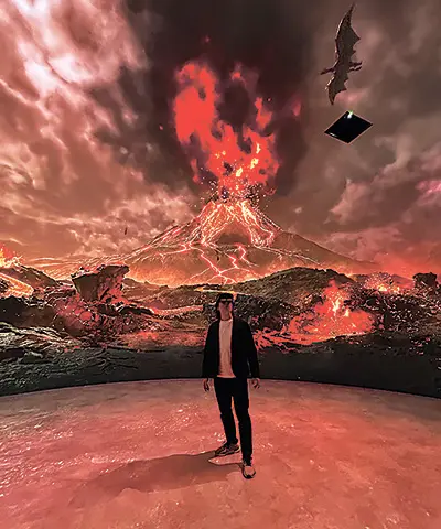 ARデバイスを装着した360度シアター。立体音響、床振動が体験できる