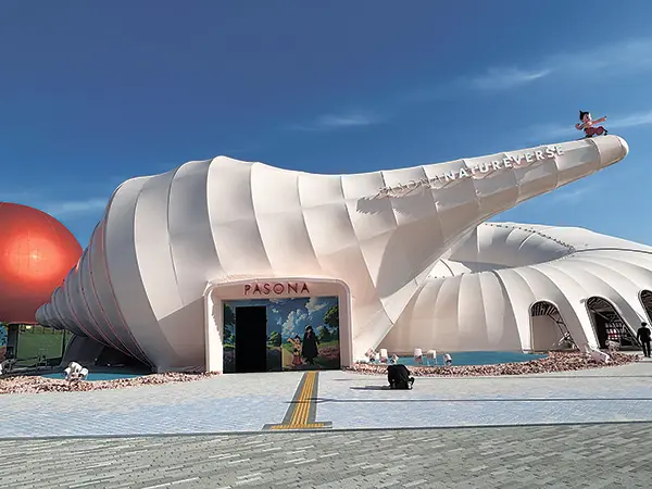 最新の医療技術などを紹介する「パソナグループ」のパビリオン。鉄腕アトムがお出迎え