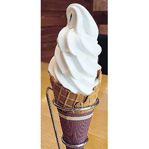 食後には、滋賀県産の牛乳を使った「ミルクソフトクリーム」（400円）でほっとひと息