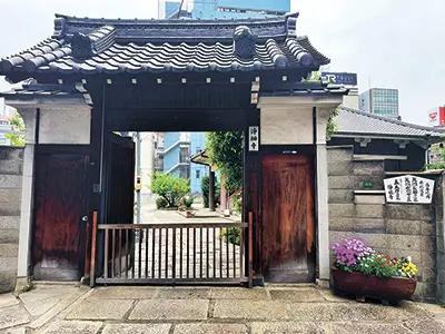 浄祐寺には、五大力事件の犠牲者を弔う墓があり、花街の名残を今に伝えている