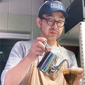 珈琲に携わって30年の安友寿樹さん