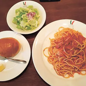 開店以来、実質値上げなし ランチAセット850円（税込み）ぱん・サラダ・珈琲付き