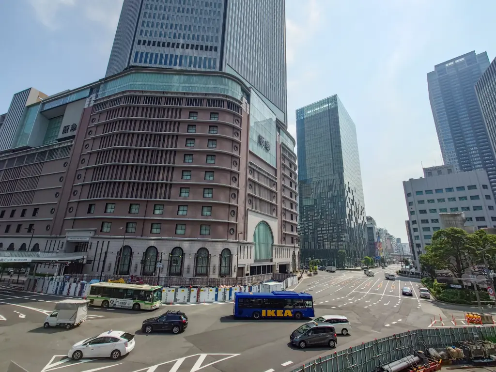 近畿で４２年連続の最高額となった阪急うめだ本店前