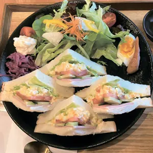 ミックスサンドモーニング（珈琲、季節のフルーツ付き850円（税込み））