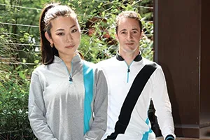 競馬のカラフルな色彩や形から発想したポロシャツ。パンツはジョッキーが実際にレースで着用するレギンス付きのデザイン。