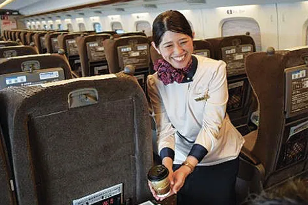 グリーン車のみモバイルオーダーで車内販売を継続