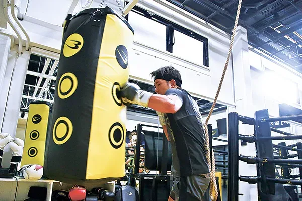 実戦の距離感も磨ける〝四角い〟サンドバッグ