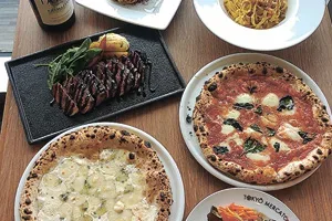 こだわりの直径28㌢のナポリピザなど同店のお薦めメニュー