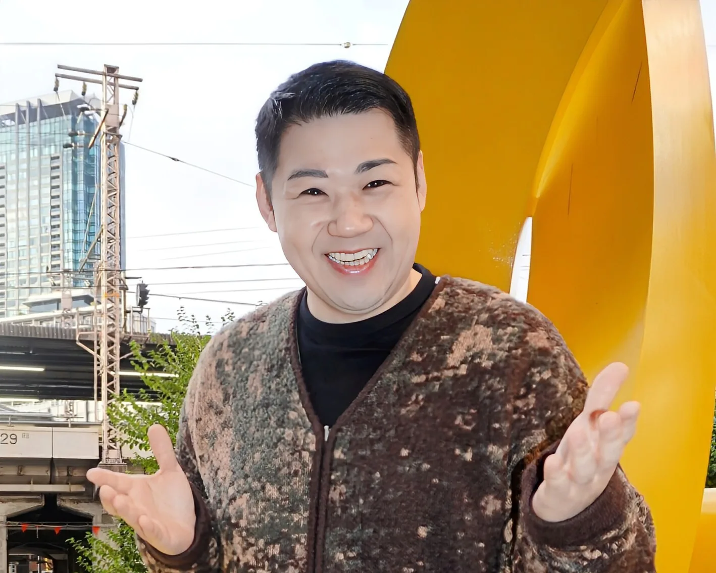 「生まれ故郷大阪に来ると高校時代を思い出します」と話す大江