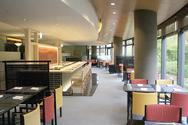 鮨×鉄板焼「彩（いろどり）